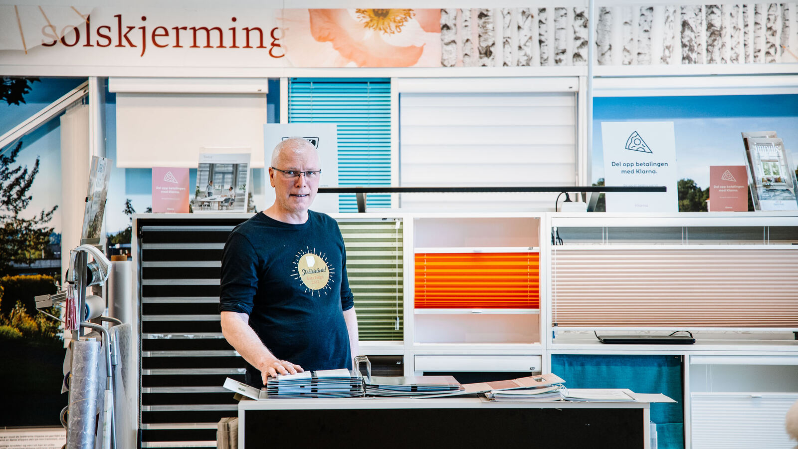 Integrert innvendig solskjerming i moderne vindu